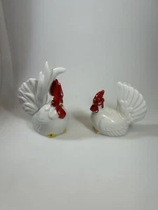 Salero y pimentero de cerámica de gallo y gallina de colección con tapones de corcho de 3" - Imagen 1 de 6