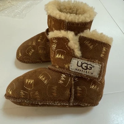 Chinelos infantis UGG pele de carneiro camurça e pele de ovelha L 6/7 - Imagem 1 de 4