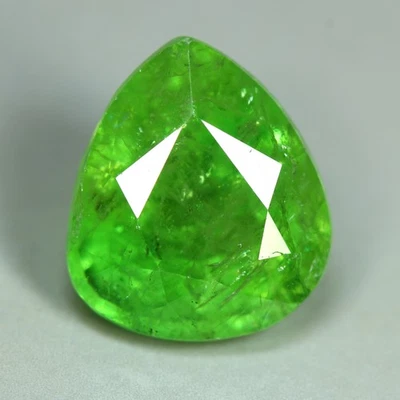 8.00 Cts_Unique Gemstone_100 % Natural Unheated Tsavorite Green Garnet_Kenya - Image 1 of 3