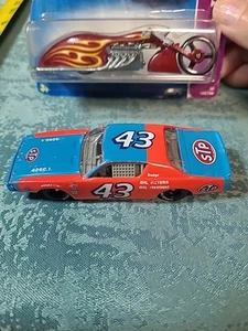 2 VTG. CARS No. 43 And PIT Cruiser - Picture 1 of 13