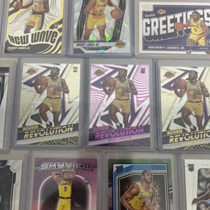 Lote 17 Baloncesto Bronny James Jr Lava/10 Revolution - Imagen 1 de 7