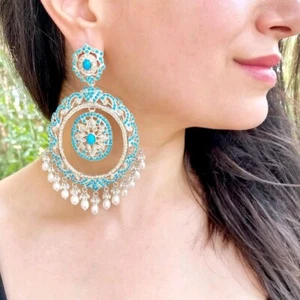 Orecchini Firoza matrimonio sposa Jadau Bollywood tono oro disegno perle - Foto 1 di 8