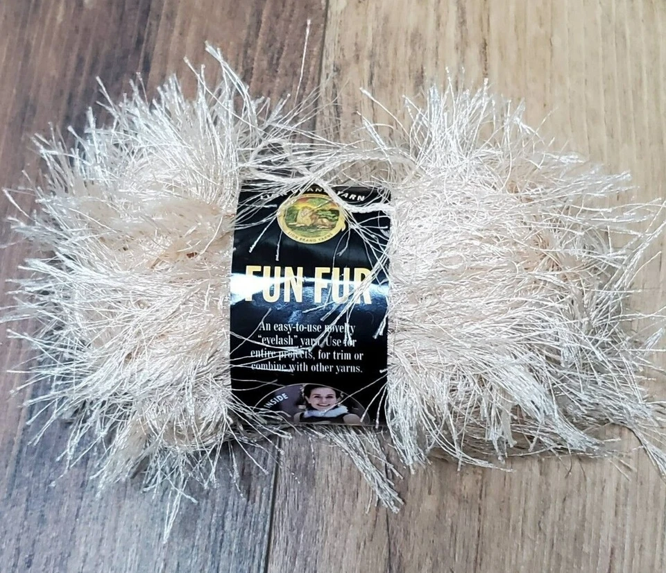 Hilo de piel divertido marca Lion 100 % poliéster variaciones de color hilo de pestañas 40-50 g cada uno Foto 1 de 1