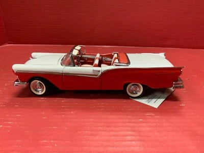 Franklin Mint Precision Models 1957 Ford Skyliner 1:24 Scale - Image 1 of 4