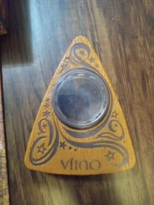 Juego de mesa Ouija The Mystifying Oracle Planchette electrónica iluminada 2013 - Imagen 1 de 6