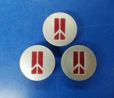 *三* 原始设备制造商 1992 - 1995 年 Oldsmobile 88 98 中心盖银色带红色标志 10207641 — 第 1/4 张图片