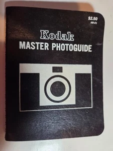 Vintage 1971 Kodak Master Photoguide Pocket Size Photography Booklet - Picture 1 of 3