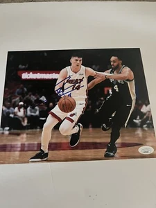 Tyler Herro FIRMADO Miami Heat 8x10 JSA NBA - Imagen 1 de 1