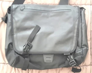 The North Face Base Camp Voyager Messenger Laptop Bag Work Black LARGE 18" - Imagen 1 de 5