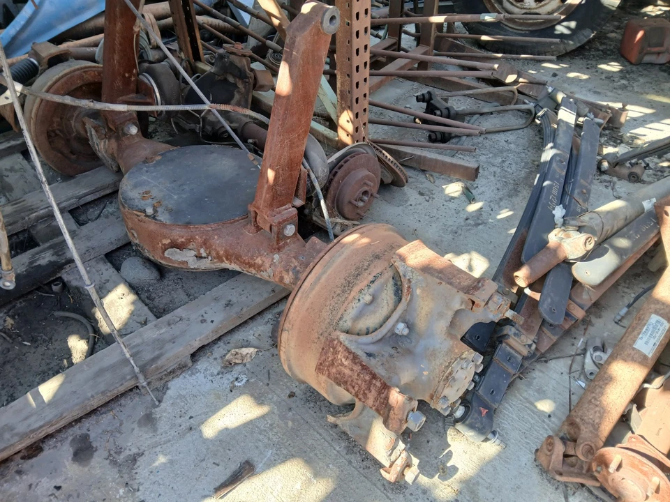 Camión Dodge D 600 maniquí trasero de 10 ruedas ejes traseros dobles sin trozo Foto 1 de 4