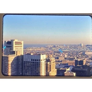 Vintage 1974 Los Angeles? City Skyline 35 mm diapositiva colore vista costiera edifici archi - Foto 1 di 6