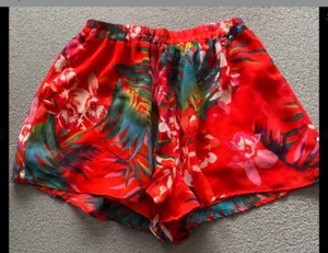 Missguided floral shorts size 8. Red / multi - Picture 1 of 2