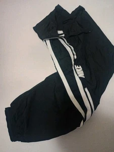 Pantaloni a vento Nike vintage neri foderati in rete zip tasca alla caviglia pista taglia M - Foto 1 di 7