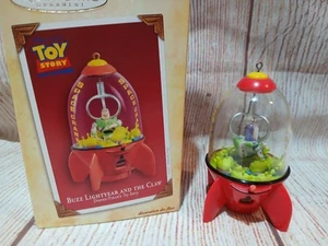 Hallmark Andenken Ornament "Buzz Lightyear and the Claw" 2004. Top Zustand - Bild 1 von 3