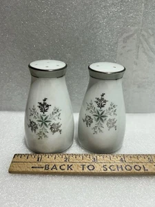Noritake china Hand-painted vintage Azalea Salt And Pepper Shakers Made In Japan - Picture 1 of 7