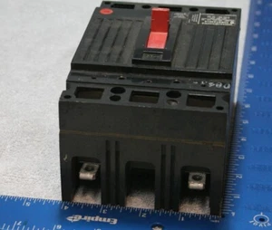 GE THED124015 Interruttore automatico, 15 Ampere, 480 Volt, 25 kAIR, usato - Foto 1 di 9