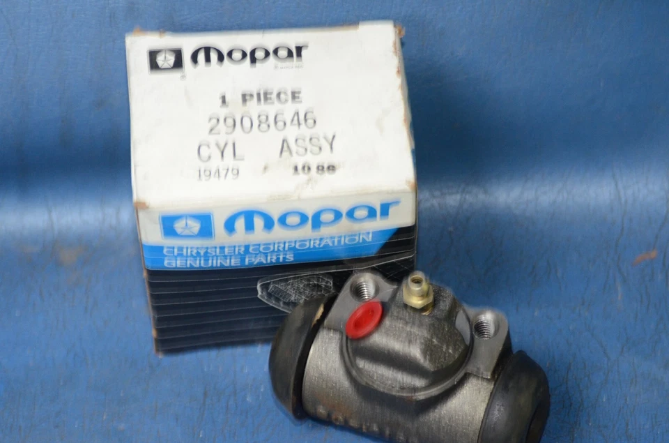 NOS 1969-77 Dodge D400-D600 Front Right Drum Brake Wheel Cylinder Mopar 2908646 - Image 1 of 4