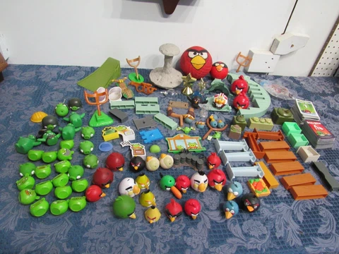 Angry Birds Pig Figure Playset Launchers Bricks Mixed Toy Lot Almost 5lbs Cover