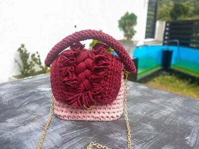 Bolso de mano hecho a mano para mujer cruzado granate y rosa crochet camiseta hilo Foto 1 de 4