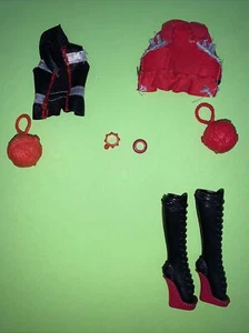 Monster High 1st Wave 1 Meowlody & Purrsephone Jacket, Purse, Bracelet & Boots - Picture 1 of 5