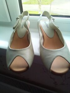 Bellissimo Ladies taupe sling back Peep Toe shoes size 7 by  Worn only once