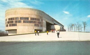 Warwick, RI    RHODE ISLAND JUNIOR COLLEGE Community College~Students  Postcard - Picture 1 of 2