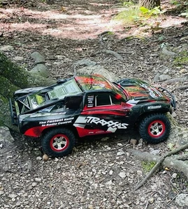 Traxxas Slash 2wd Red And Black With Body - Picture 1 of 5