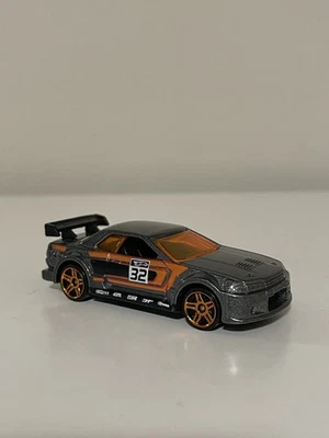 Hot Wheels Loose 2010 Mystery Pack Silver Orange Nissan Skyline GT-R (R32) - Image 1 of 4