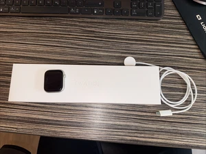 Apple Watch Series 8 45mm Silber Aluminium Gehäuse - Bild 1 von 2