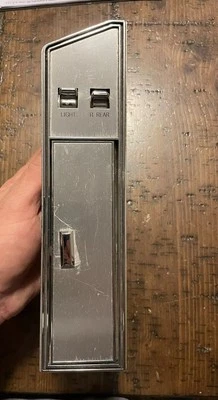 Lincoln Town Car 1983 cenicero/bisel interruptor trasero derecho OEM E0VB 14A569 AB (80-89) Foto 1 de 3