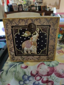 Scatola vintage in legno contenitore gioielli con elefante - Foto 1 di 10