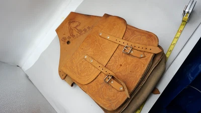 Bolsas de montar vintage de cuero con herramientas florales de vaquero del viejo oeste tiene nombre Dee Dee Foto 1 de 4