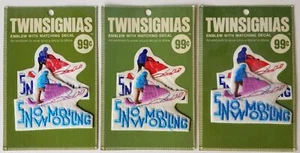 Emblema de motos de nieve década de 1970 con calcomanía a juego cantidad 3 Twinsignias - Imagen 1 de 3