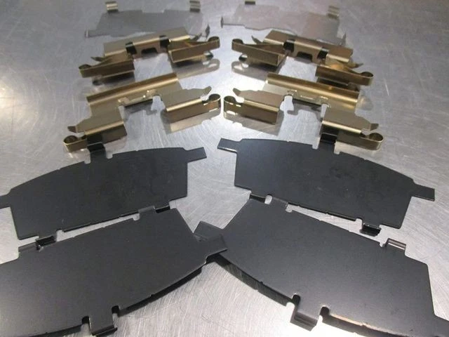 Оригинальный комплект щитков против визга для Toyota Scion Yaris IA 04945-WB004 от оригинального производителя - Изображение 1 из 1