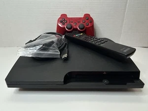Playstation 3 PS3 Slim CECH-3001B mit rotem Controller und Fernbedienung plus Kabel - Bild 1 von 21