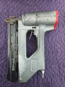 SENCO AIR POWERED STAPLE GUN, SC1, SENCLAMP FASTENER 5/16" - 9/16" 25 ga. - Picture 1 of 7