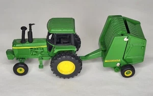 1:64 Vintage Diecast John Deere Farm Toy Scale Tractor With Trailer And Barrell - Picture 1 of 8