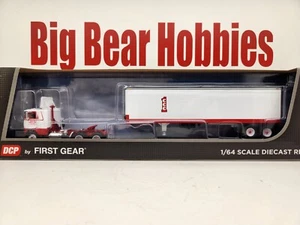 New 1/64 DCP #60-1628 Crete Carrier Freightliner Cabover W/Vintage Van Trailer - Picture 1 of 8