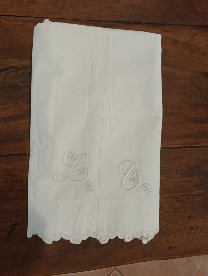   Drap Ancien brodé  - Mono L J - Photo 1/2