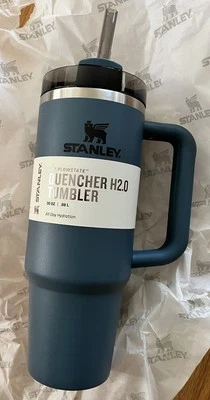 Vaso de acero inoxidable Stanley Flowstate Quencher H2.0 30 oz abeto azul color limitado Foto 1 de 4