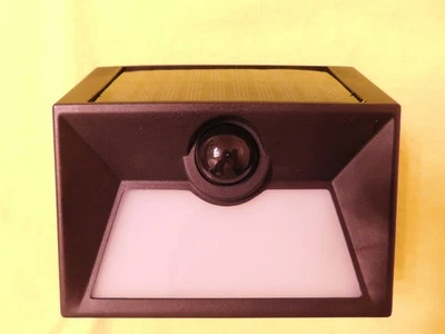 Westinghouse: paquete de 6 luces LED solares para cerca.  300 lúmenes con detección de movimiento Foto 1 de 4