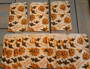Vintage Halloween Trick or Treat 24 Paper Bag Pumpkins Bats 4"X 5.75" Candy Bags - Picture 1 of 4