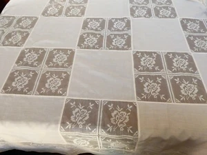 VTG Ecru color Hand made Lace Square Block Tablecloth 64" x 85" - Imagen 1 de 11