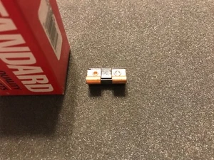 Standard Motor Products Automotive Ignition 12 Volt 30 Amp Circuit Breaker BR130 - Picture 1 of 4