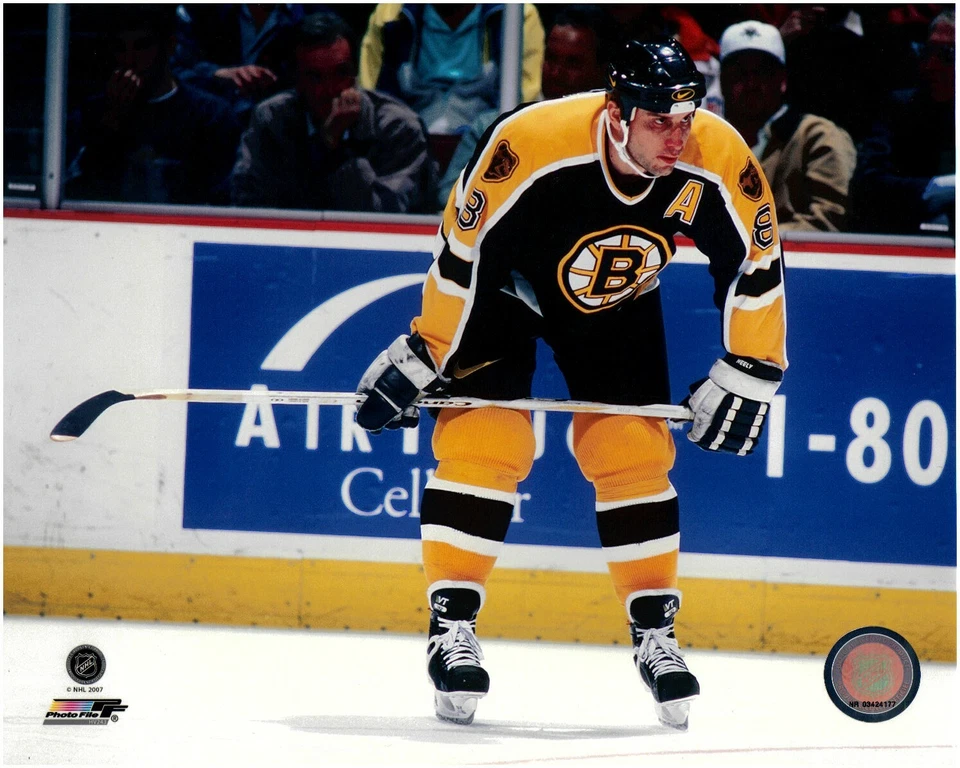 Cam Neely-Boston Bruins-LICENSED 8x10 Hockey Photo - Image 1 of 1