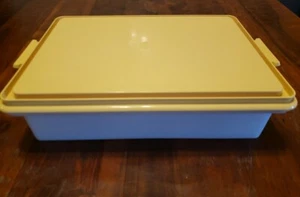 Vintage Tupperware Large Cake Cupcake Rectangle Storage Container Yellow Lid - Picture 1 of 4