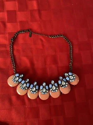 Collar de declaraciones BAUBLEBAR cadenas tono latón eslabones rosa lucite "pedrería" Foto 1 de 4