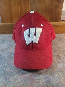 Gorra ajustada bordada New Era Wisconsin Badgers talla 7 1/4 sombrero fútbol americano - Imagen 1 de 5