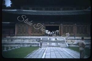 Korea Temple Military Men 35mm Slide 1950s Kodachrome - Picture 1 of 3