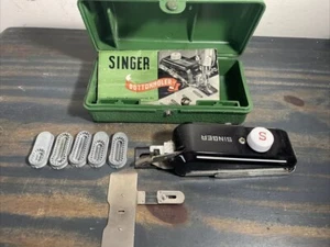 Singer Vintage 1948 Buttonholer Attachment 160506 with 5 Templates - Picture 1 of 8